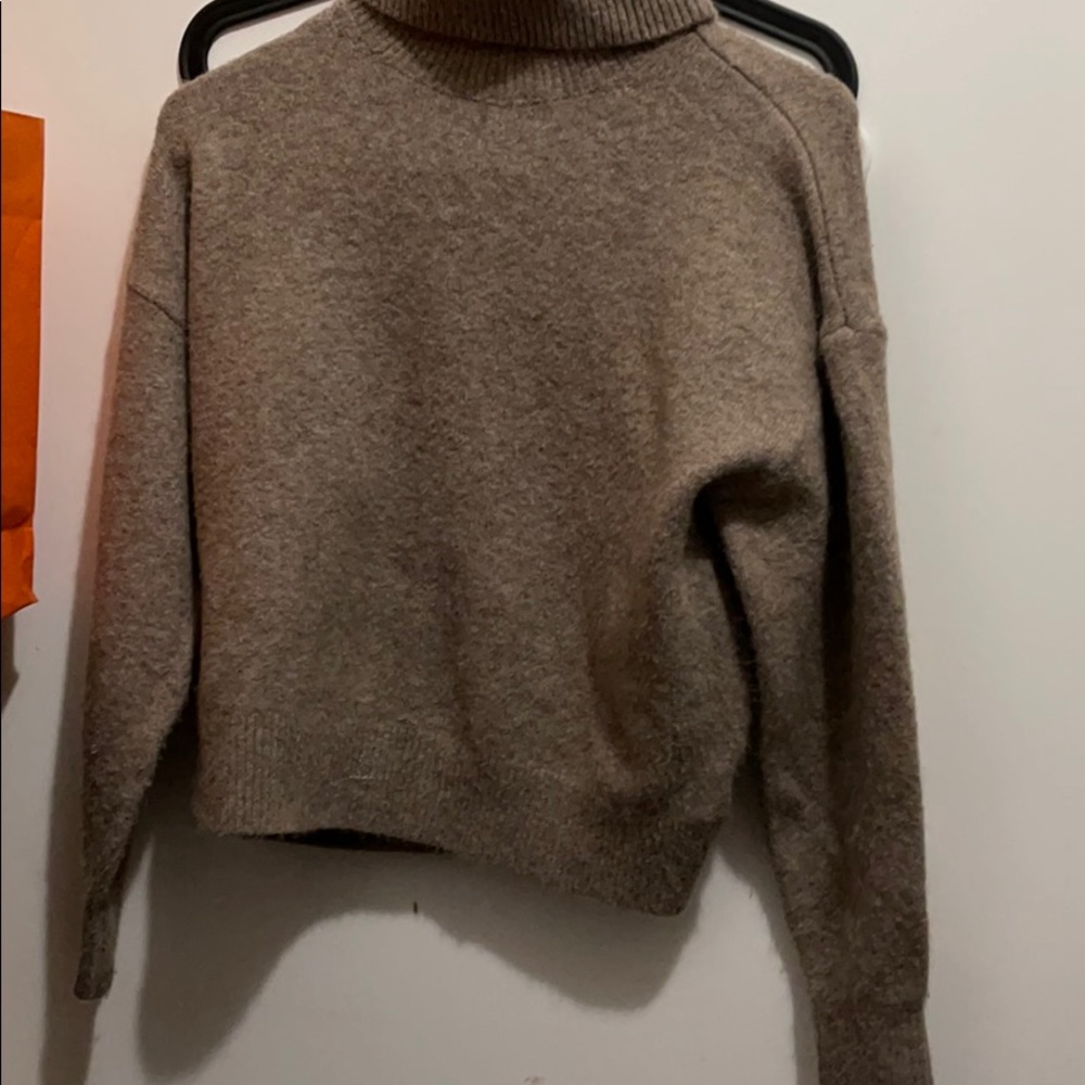 HM turtle neck sweater
